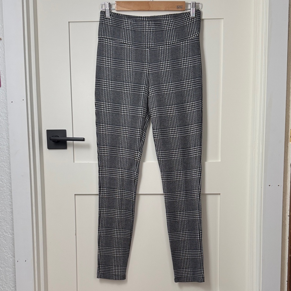 Matty M Monochrome Checkered Pull Up Leggings